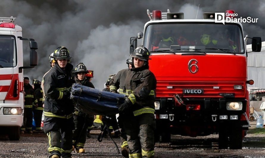 Fuera de riesgo vital están bomberos lesionados en incendio