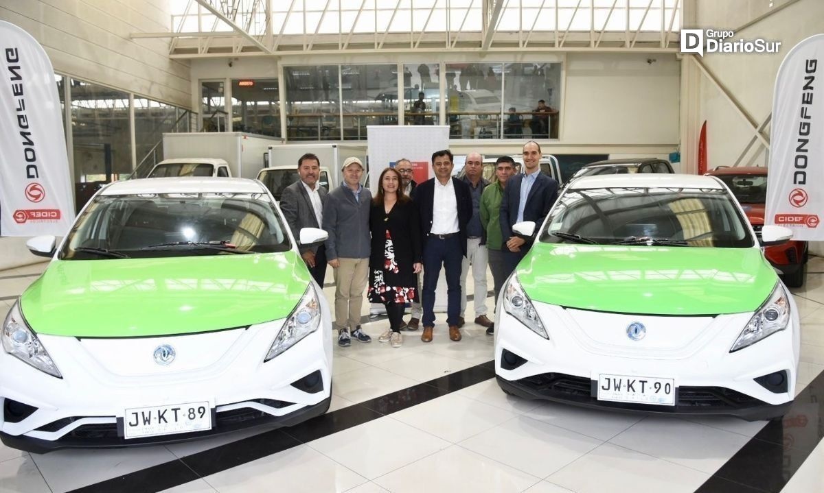 Entregan primeros colectivos del programa Mi Taxi Eléctrico en Los Ríos